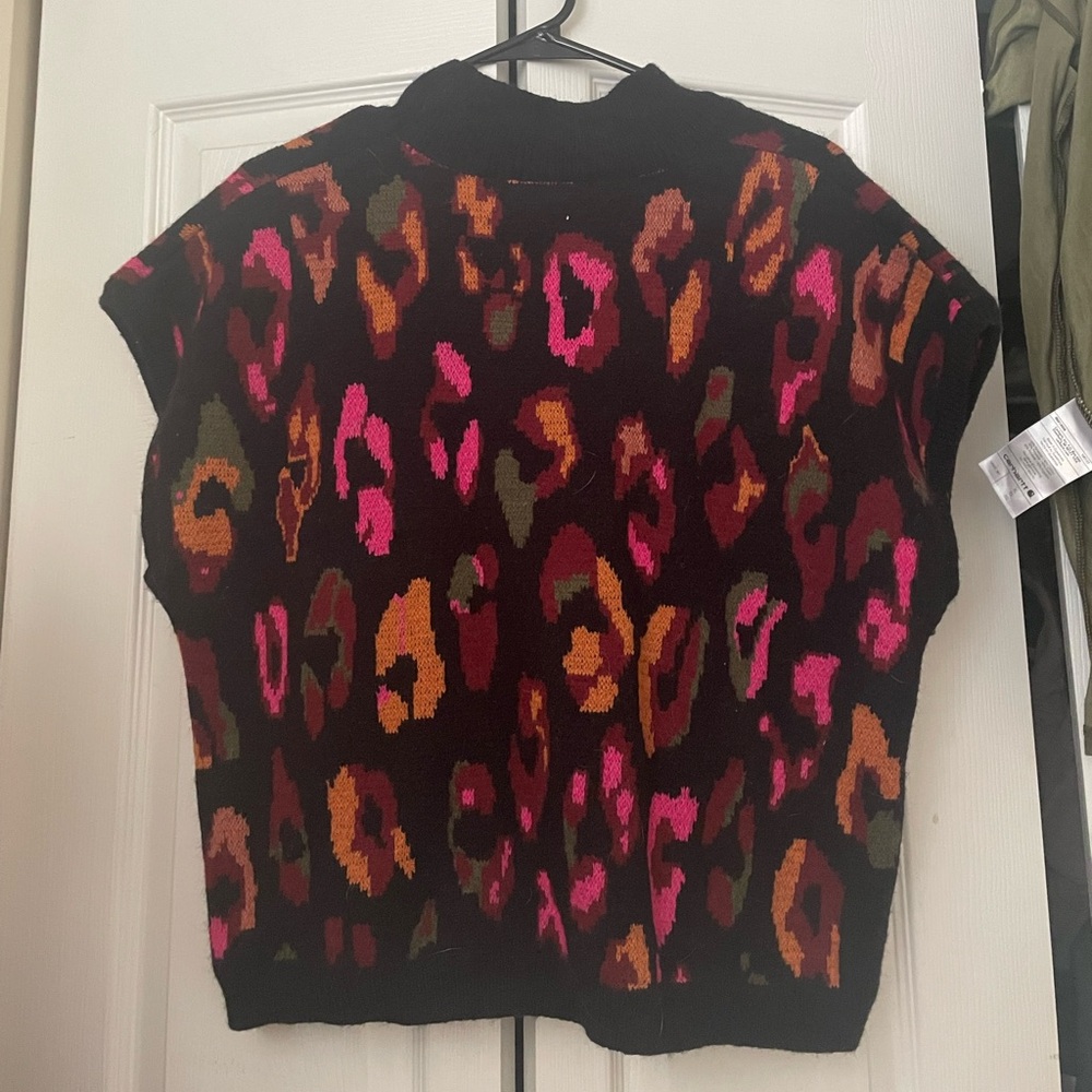 NWT Leopard Color Sweater Vest Size Large